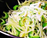 千切りじゃが芋とゴーヤのカレー炒め作り方5写真