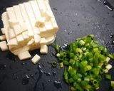 簡単！黒舞茸と豆腐の生姜味噌汁作り方3写真