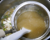 簡単！黒舞茸と豆腐の生姜味噌汁作り方5写真