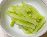 大根 ブロッコリーの茎 油揚げの味噌汁作り方1写真