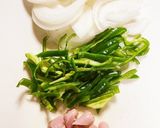 ソーセージとピーマンと玉ねぎの炒め物作り方2写真