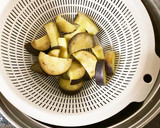 なすと油揚げのみそ汁作り方3写真
