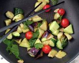 夏和風イタリアン。なすとトマトの大葉炒め作り方5写真