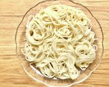 つるり♪ズッキーニと油揚げ・素麺の味噌汁作り方1写真