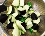 鶏肉と夏野菜のカレーカンタン酢炒め作り方2写真