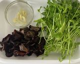 鶏ささ身肉と豆苗ときくらげいため作り方2写真