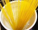 激ウマ!!鯖缶と食べるラー油のパスタ!!作り方3写真