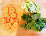 蒸し鶏の茹で汁で♡簡単野菜スープ作り方2写真