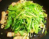みず菜と豚ロースのペペロンソテー☆作り方4写真