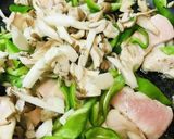 野菜炒め●鶏肉とピーマンの玉子キノコ炒め作り方2写真