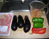 茄子とピーマンの肉味噌炒め作り方1写真