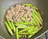 アスパラガスと豚バラ肉のニンニク炒め作り方3写真