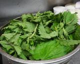 【シッキム料理】イラクサのスープ作り方1写真