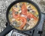 キャンプ飯*調味料1本で簡単パエリア作り方2写真