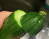 きゅうりはアクは、かならずとります。作り方1写真