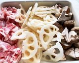 夏仕立て☆レンコンと豚肉のきんぴら作り方1写真