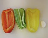 3歳も喜ぶ！パプリカとツナチーズ炒飯作り方1写真