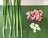 豚バラとニラの塩ラーメン作り方1写真
