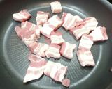 超簡単！厚切り豚バラと玉ねぎの旨辛炒め！作り方4写真