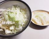 キャベツと豚バラ肉でトロッとろのお味噌汁作り方1写真