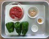 【副菜】レンジで丸ごとピーマンのトマト煮作り方1写真