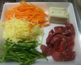 やわらか牛肉と豆腐の細切り野菜の甘酢炒め作り方1写真