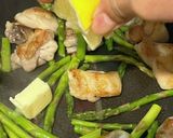 鳥もも肉とアスパラのレモンバター炒め作り方3写真