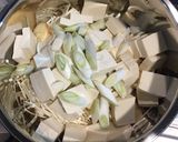 キムチと豆腐と豆苗と卵のスープ作り方1写真