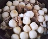 里芋と豚バラこんにゃくの煮物作り方4写真