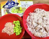 塩こんぶとツナと枝豆おにぎり作り方1写真