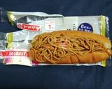 “焼きそばパン魚肉ソーセージをド～ンと”作り方1写真