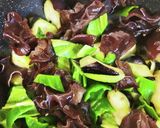 鶏胸肉と旬のキクラゲ&夏野菜の黒酢炒め☆作り方7写真