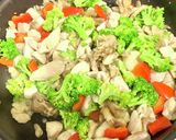 お手軽！鶏むね肉のガーリックバター炒め作り方5写真