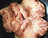 超簡単!フライパンで鶏もも肉の塩麹蒸し作り方2写真
