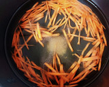 豆もやしと人参と油揚げのお味噌汁作り方2写真