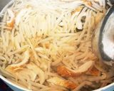 ちくわ、ワカメ、モヤシの味噌汁作り方2写真