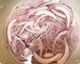 りんごトマト紫玉ねぎ生ハムカラフルサラダ作り方2写真