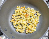 豚ひき肉とニンニクの芽とポテトの卵炒飯作り方2写真