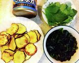 お昼ご飯に！ズッキーニと鯖缶の冷やしそば作り方1写真