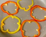 忙しい朝でもみんなのパプリカ目玉焼き^^作り方3写真