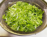 シンプルに、ごま香る水菜と厚揚げの炒り煮作り方1写真