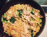 簡単☆豚肉と小松菜のカレー風味焼きそば作り方3写真