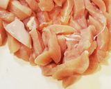 鶏肉とじゃがいものレモンハーブ炒め作り方2写真