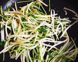 もやしと豆苗とツナの豆板醤炒め♩作り方6写真