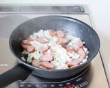 簡単に旨っ！【ソーセージと卵の洋風炒飯】作り方3写真