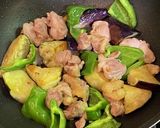 茄子と鶏モモ肉のキムチ炒め作り方3写真