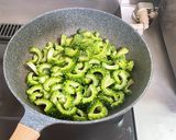疲れ吹っ飛ぶ!?冷えても旨いゴーヤ炒め✨作り方5写真