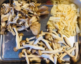 秋を感じる！たっぷりきのこの炊き込みご飯作り方1写真