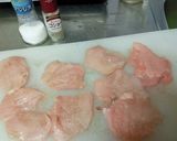 しっとり柔らか☆鶏胸肉のカレー風味ピカタ作り方1写真