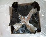 10分弁当！焼き鳥缶で親子おにぎらず作り方3写真